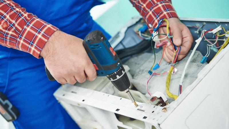 Selendi Aeg Aeg çamaşır makinesi kart tamiri – Su almama arızası orijinal parça ile giderildi. - Teknik servis örneği